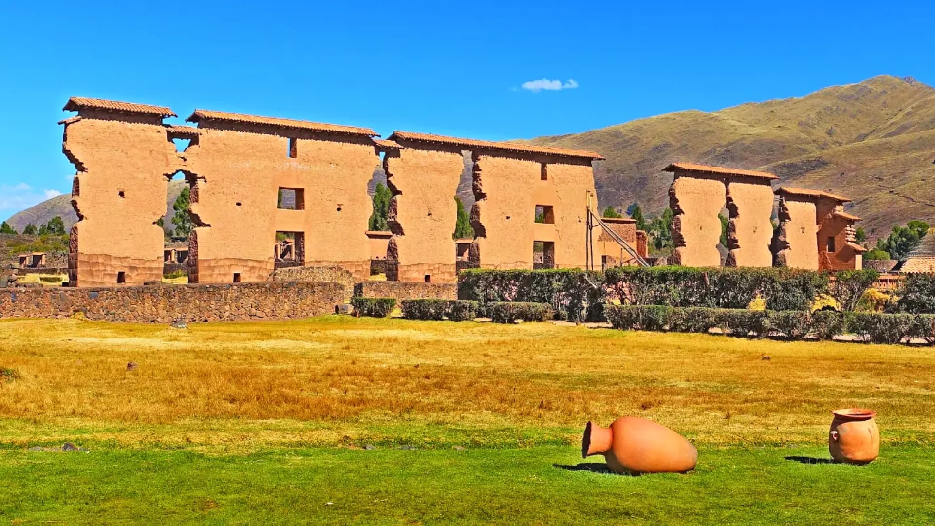 Cusco to Puno Sun Route (Tourist Bus) | Andahuaylillas, Raqchi, La Raya & Pukara