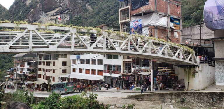 aguas calientes o machupicchu puebleo