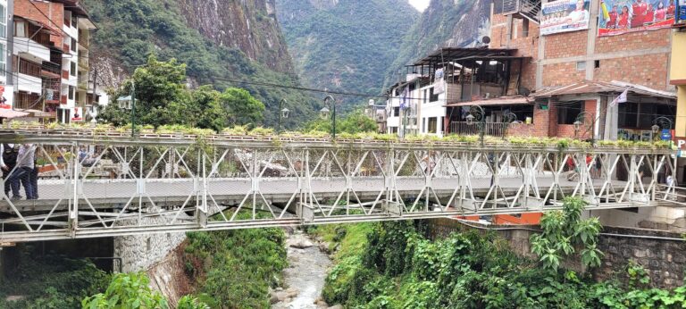 aguas calientes o machupicchu puebleo