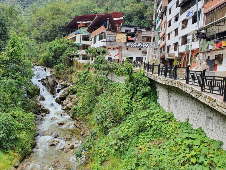 aguas calientes o machupicchu puebleo