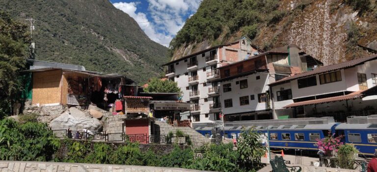 aguas calientes o machupicchu puebleo