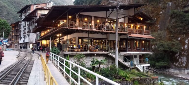 aguas calientes o machupicchu puebleo